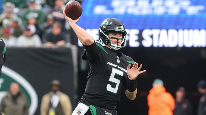 Mike White throws a pass in a Week 12 win over the Bears.